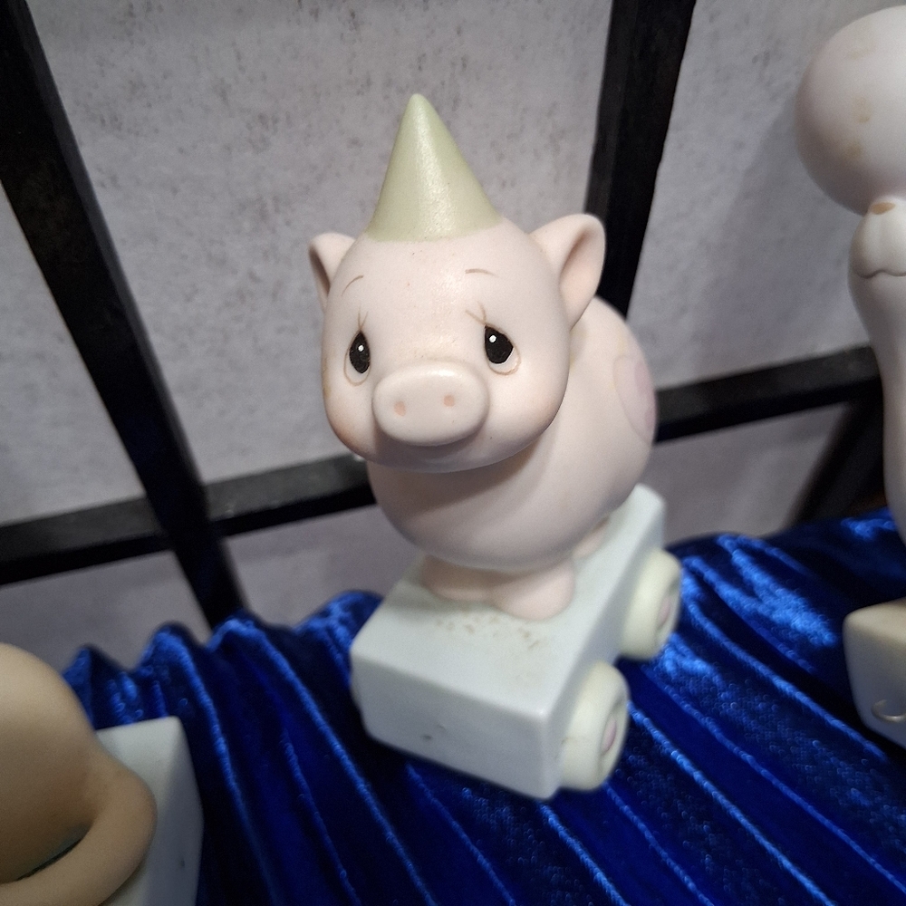 Precious Moments Animal Train Figurines - Cream and Blue - Picture 11 of 16